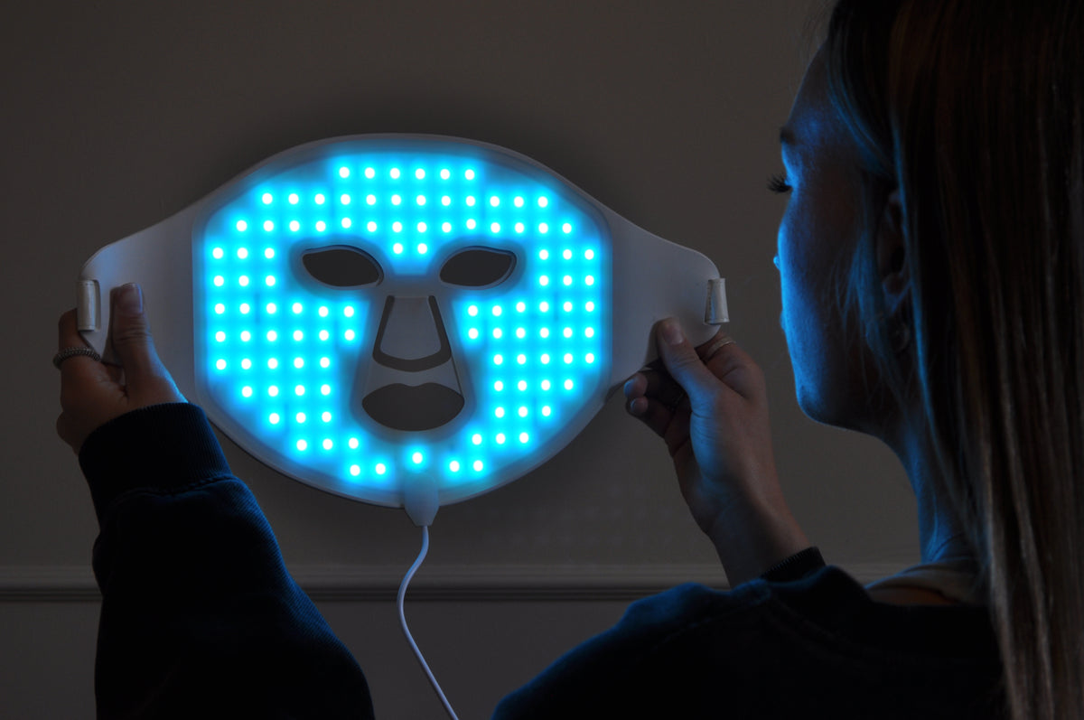 Lynx LED-maske med cyanfarvet lys