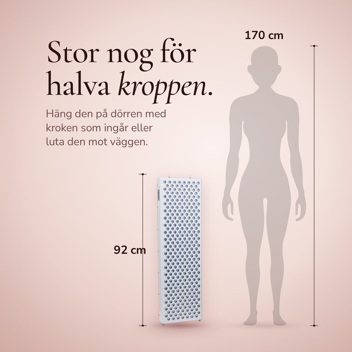 The Red Deer bredvid en siluett av en 170 cm lång person. Panelen är 92 cm hög och räcker för halva kroppen.